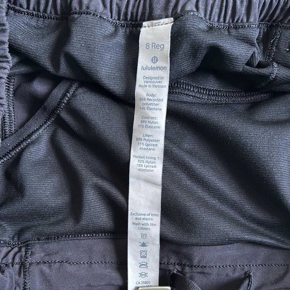 Lululemon Hotty Hot Lined Shorts 2.5" Size 8 Reg Style: W7AGUR - Picture 11 of 12